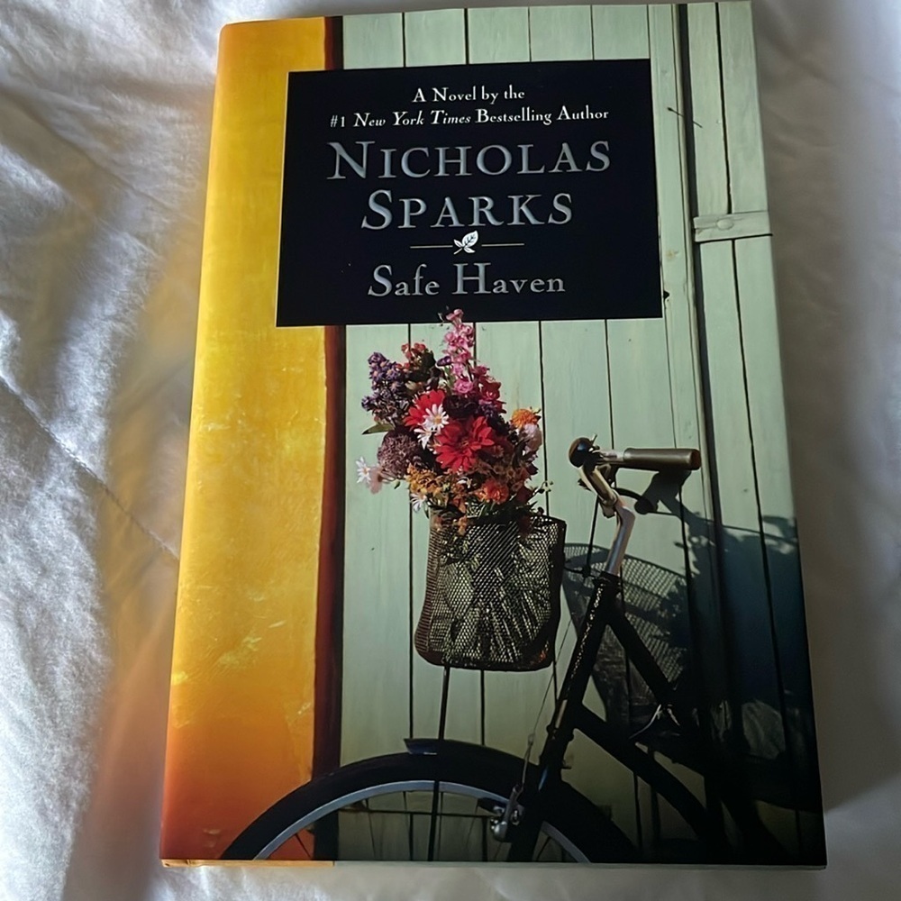 NICHOLAS SPARKS *Safe Haven* Hard Cover, Like New
